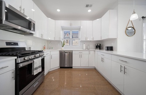 McGinley Square Apartment | Massive 4-bedroom, 3-bathroom duplex apt with garage parking in Jersey City