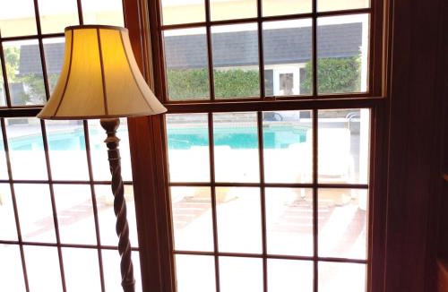 Oroville House | Massive 4 Bedroom House with Pool