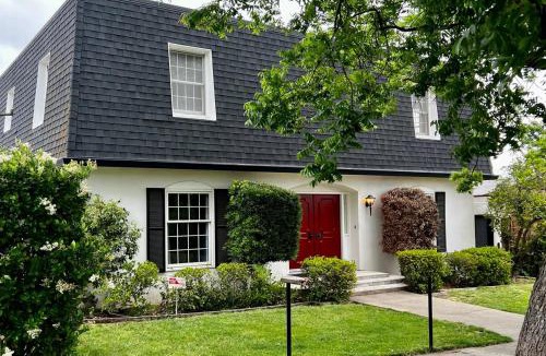 Oroville House | Massive 4 Bedroom House with Pool