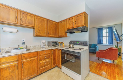 Albany House | Massive 5BD/4BA 3-Story Duplex @ Downtown Albany