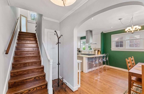 Del Ray Condo | Massive 5BR Historic CozySuites House