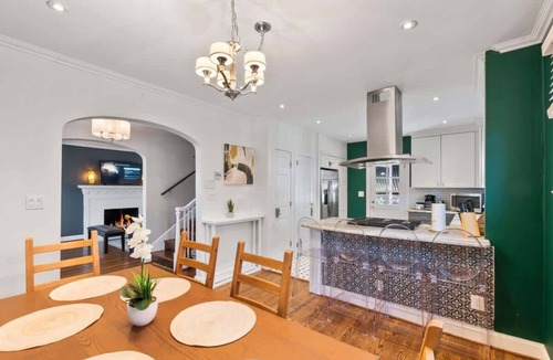 Del Ray Condo | Massive 5BR Historic CozySuites House