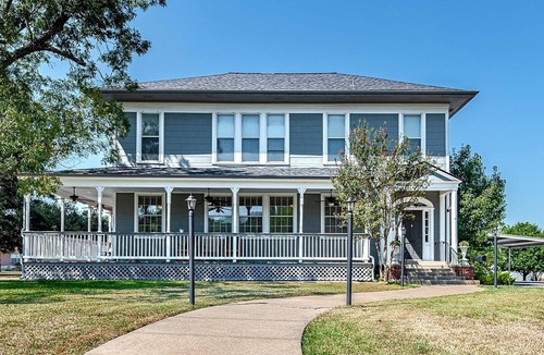 Downtown House | Massive 6 Bedroom Downtown Homen