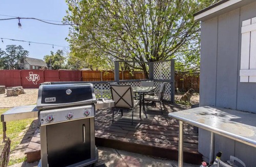 Downtown House | Massive 6 Bedroom Downtown Homen