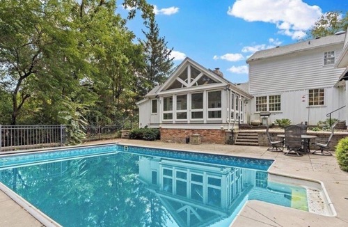 Orange Prairie House | Massive 6 bedroom home, featuring an in-ground pool, located near restaurants.