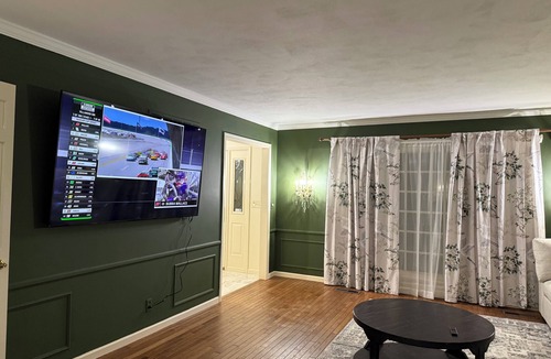 Orange Prairie House | Massive 6 bedroom home, featuring an in-ground pool, located near restaurants.