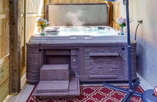 Harrisburg House | Massive 6 bedroom with Hot Tub!