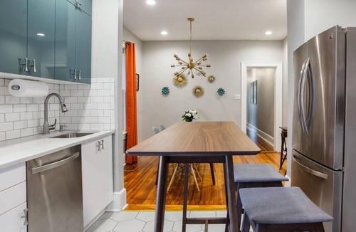 Truxton Circle Villa | Massive 6BR & 4BA Private Duplex Townhouse Central