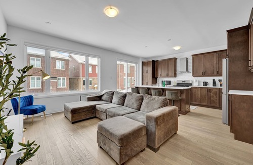 Kitchener House | Massive 8 Bed Luxury Estate with 65" TV and Free Parking