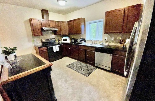 Haller Lake House | Massive 8BR/3BA Seattle Home | 2 Kitchens, A/C, Yard | Perfect for Groups