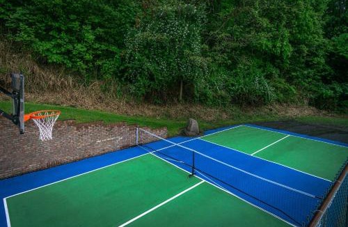 Weaverville House | Massive Asheville Compound A Memorable Experience