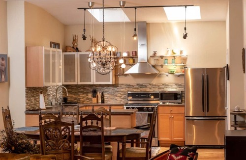 Northern Liberties House | MASSiVE Bohemian Oasis in Philly 5 BdrmSleeps 12