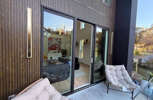 Cedar Crest Villa | Massive Boutique Creative Home Downtown Dallas