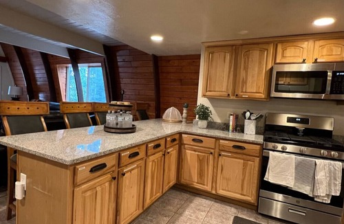 Steam Engine Meadows Cabin | Massive Family Cabin | Ski in Ski Out + Games