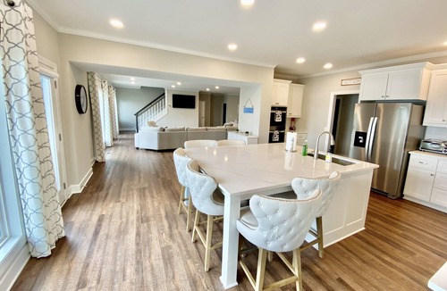 Gainesville House | Massive Lakehouse - Infinity Pool, Hot Tubs, Dock, Firepit