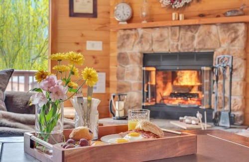 Lakeville House | Massive Log Chalet with Hot Tub