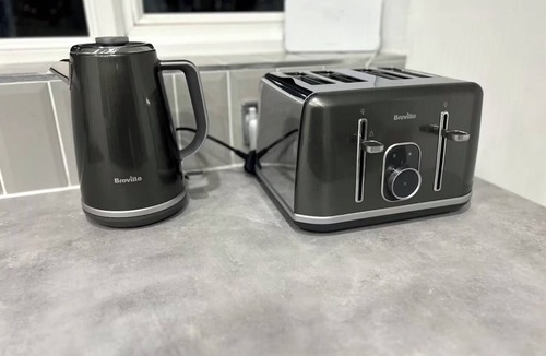 Mayesbrook Apartment | Massive Luxury Garden Studio/Gym Access (Studio T)