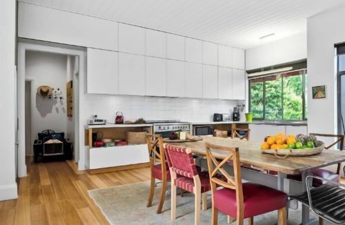 Elwood Apartment | Massive Mitford! Large, Luxurious 1st Class 4 Bdrm