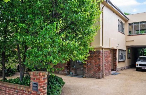 Elwood Apartment | Massive Mitford! Large, Luxurious 1st Class 4 Bdrm