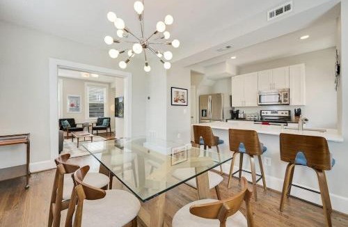 Park View House | Massive Mid-Century Marvel 5 Bedrooms and Parking