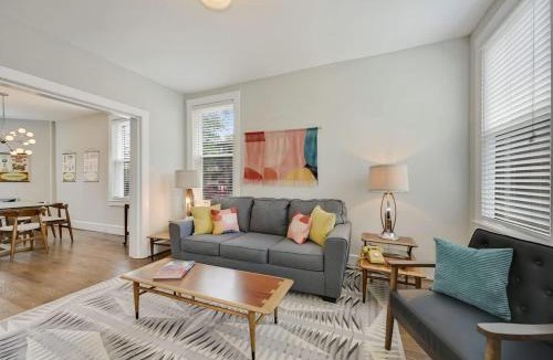 Park View House | Massive Mid-Century Marvel 5 Bedrooms and Parking