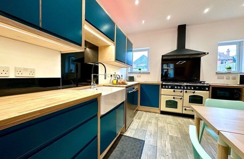 Winton House | Massive New House Sleeps 20+ Accepts Groups