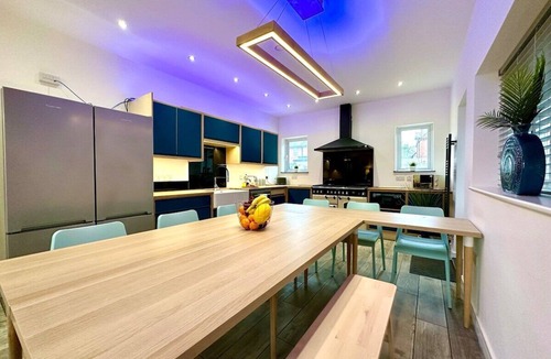 Winton House | Massive New House Sleeps 20+ Accepts Groups