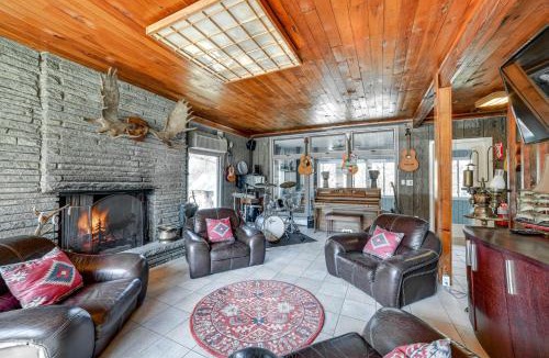 East Branch House | Massive Roscoe Retreat Great for Large Groups!