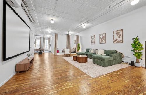 SoHo Hotel | Massive SoHo Loft 4 Bedrooms 2 Bath 8 beds