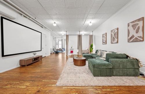 SoHo Hotel | Massive SoHo Loft 4 Bedrooms 2 Bath 8 beds