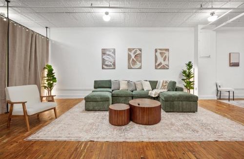 SoHo Hotel | Massive SoHo Loft 4 Bedrooms 2 Bath 8 beds