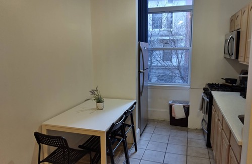 Gayborhood Apartment | Master 1 bedroom - 2 beds queennlocated at center city