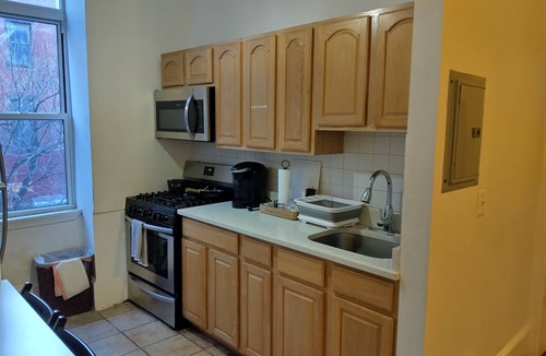 Gayborhood Apartment | Master 1 bedroom - 2 beds queennlocated at center city