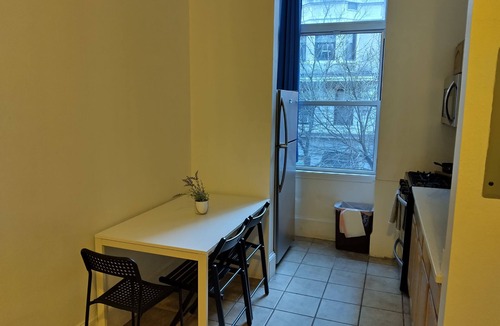 Gayborhood Apartment | Master 1 bedroom - 2 beds queennlocated at center city