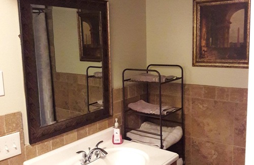 Lawrenceville House | Master bedroom & bathroom