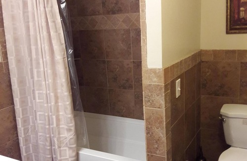 Lawrenceville House | Master bedroom & bathroom