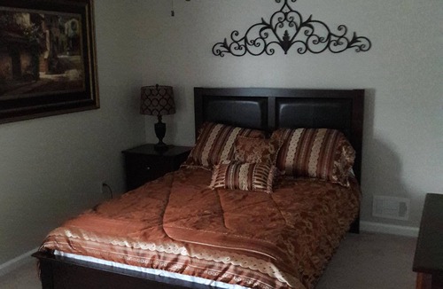 Lawrenceville House | Master bedroom & bathroom