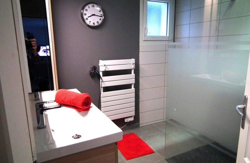 Riom Bed & Breakfast | Master bedroom Riom Chatel G