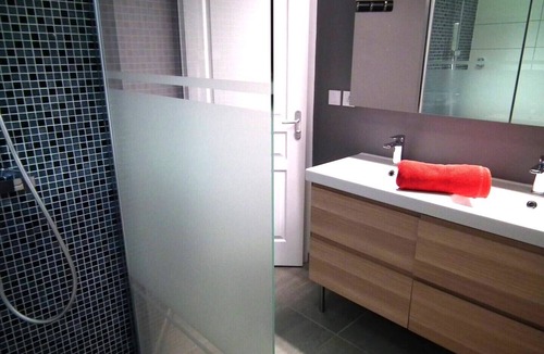 Riom Bed & Breakfast | Master bedroom Riom Chatel G