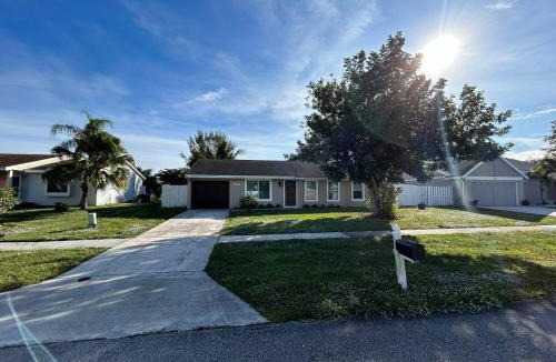 Royal Palm Beach House | Master Bedroom w Pvt Bath in shared home