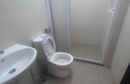 Kuala Lumpur Apartment | Master bedroom with attached bathroom