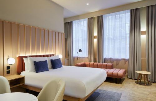 Dowgate Apartment | master Cannon