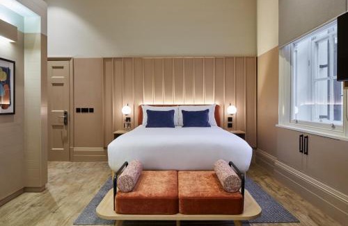 Dowgate Apartment | master Cannon