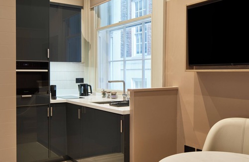 Dowgate Apartment | master Cannon