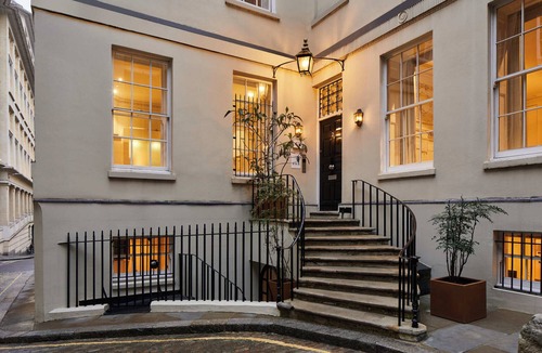 Dowgate Apartment | master Cannon