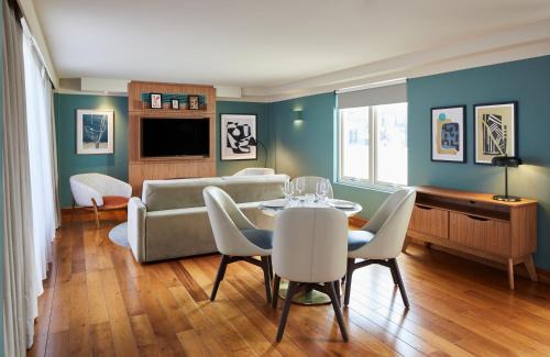 Farringdon Apartment | master Farringdon