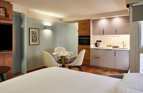 Farringdon Apartment | master Farringdon