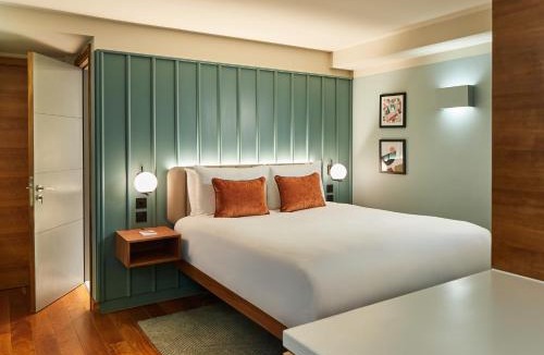 Farringdon Apartment | master Farringdon