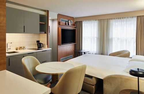 Farringdon Apartment | master Farringdon