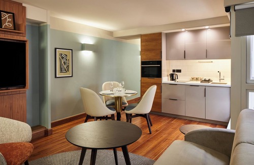 Farringdon Apartment | master Farringdon